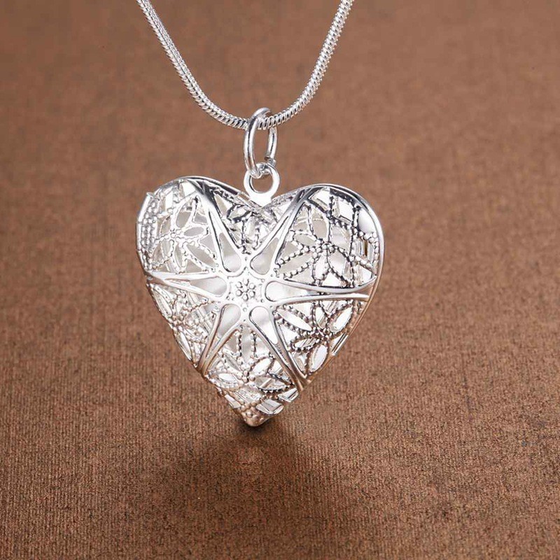 Heart-shaped Pattern Frame Necklace