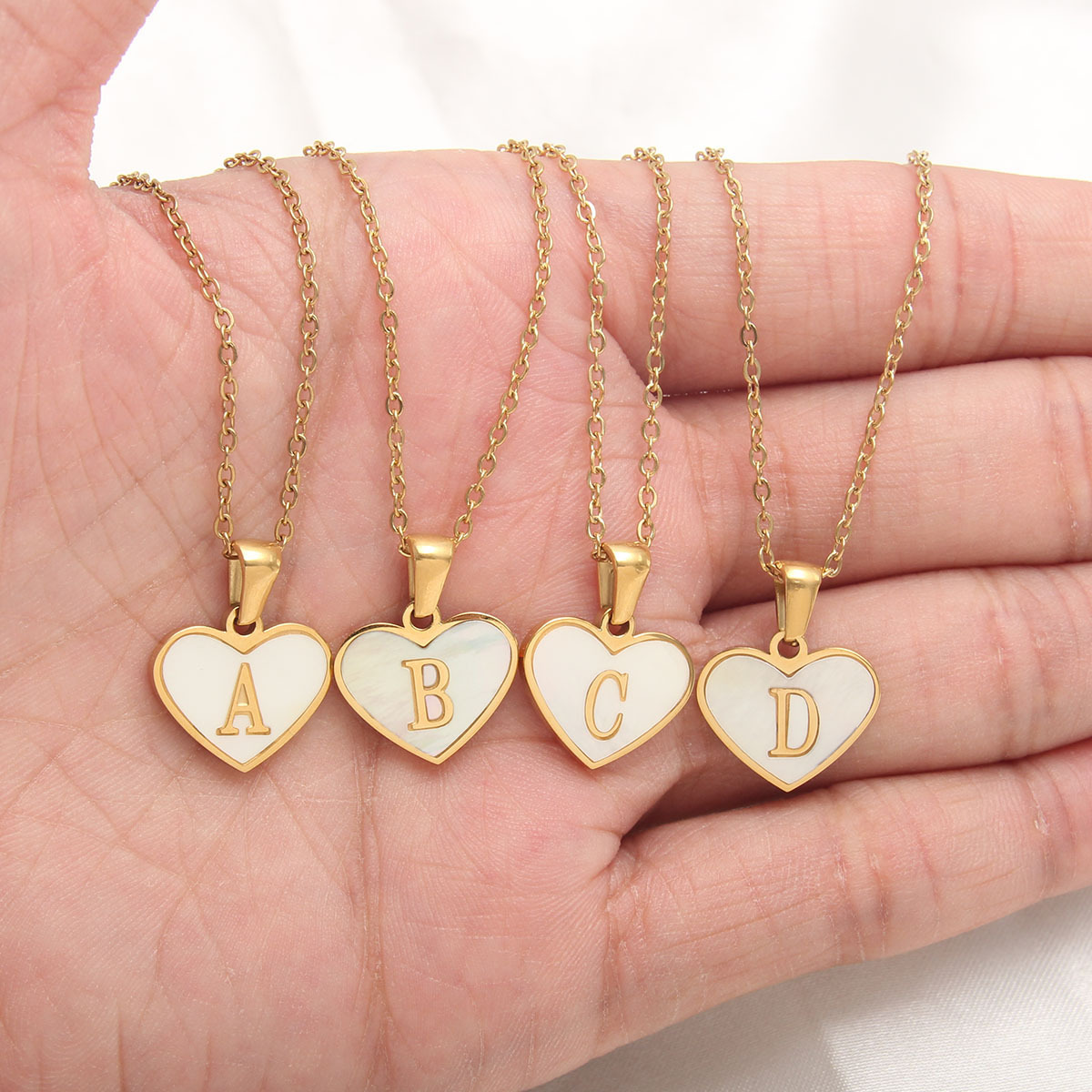 26 Letter Heart-shaped Necklace White Shell Love Clavicle Chain Fashion Personalized Necklace For Women Jewelry Valentine’s Day