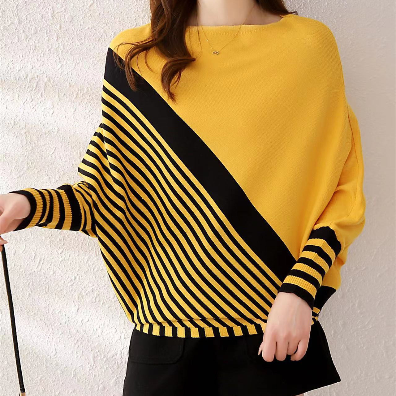 Women’s Contrast Color Batwing Sleeve Sweater