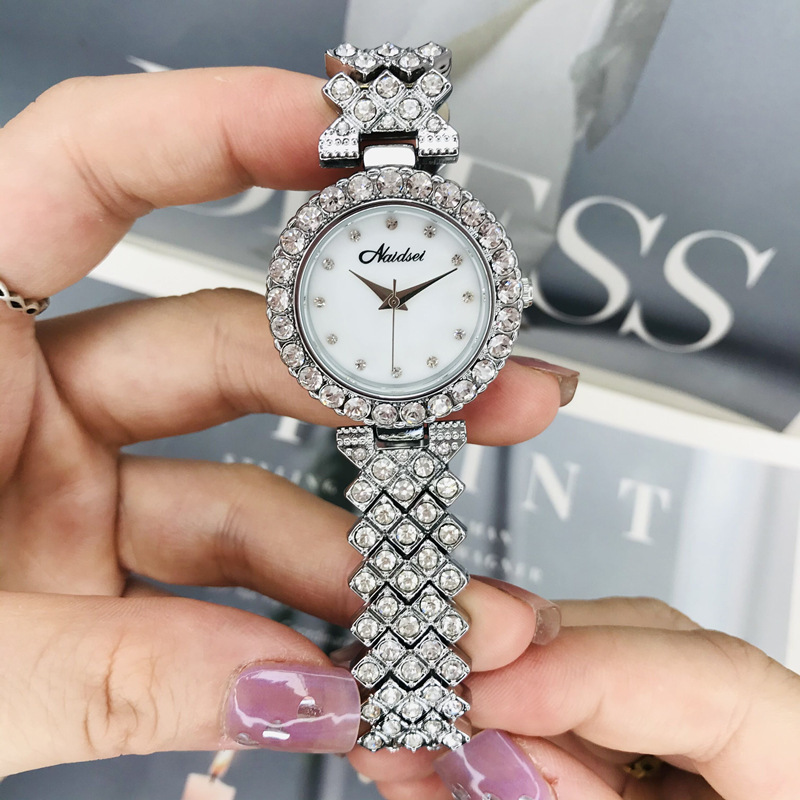 Women’s Watch Luxury Diamond Fritillary Surface Small Dial Bracelet Full Diamond